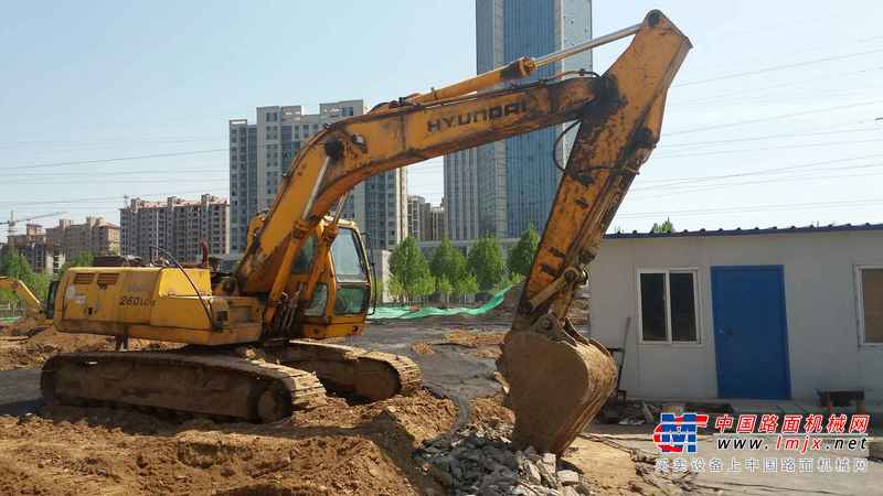 河南出售转让二手15000小时2006年现代R260LC挖掘机