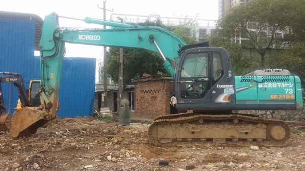 广西出售转让二手8000小时2012年神钢SK210挖掘机