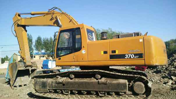 辽宁出售转让二手15122小时2009年现代R370LC挖掘机