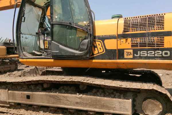 山东出售转让二手7500小时2010年JCBJS220LC挖掘机