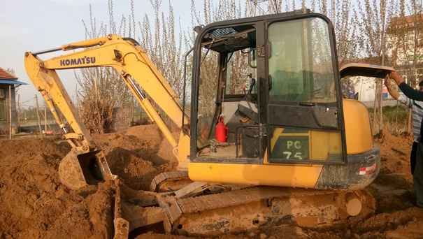 山东出售转让二手2000小时2014年小松PC56挖掘机