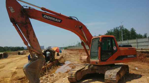 湖南出售转让二手7800小时2011年斗山DH225LC挖掘机