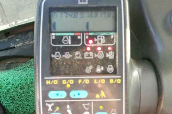 吉林出售转让二手16000小时2003年小松PC220挖掘机
