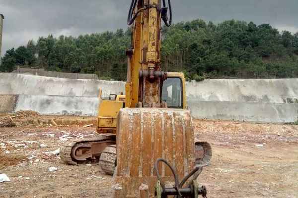 广西出售转让二手8560小时2008年玉柴YC135挖掘机