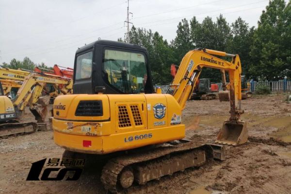 济南市出售转让二手3820小时2015年龙工LG6065挖掘机