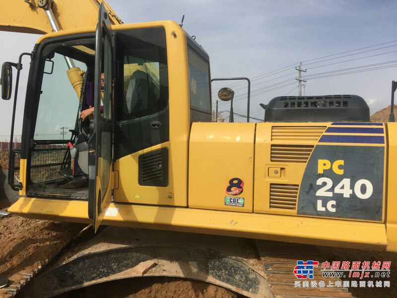宁夏出售转让二手6000小时2011年小松PC240挖掘机