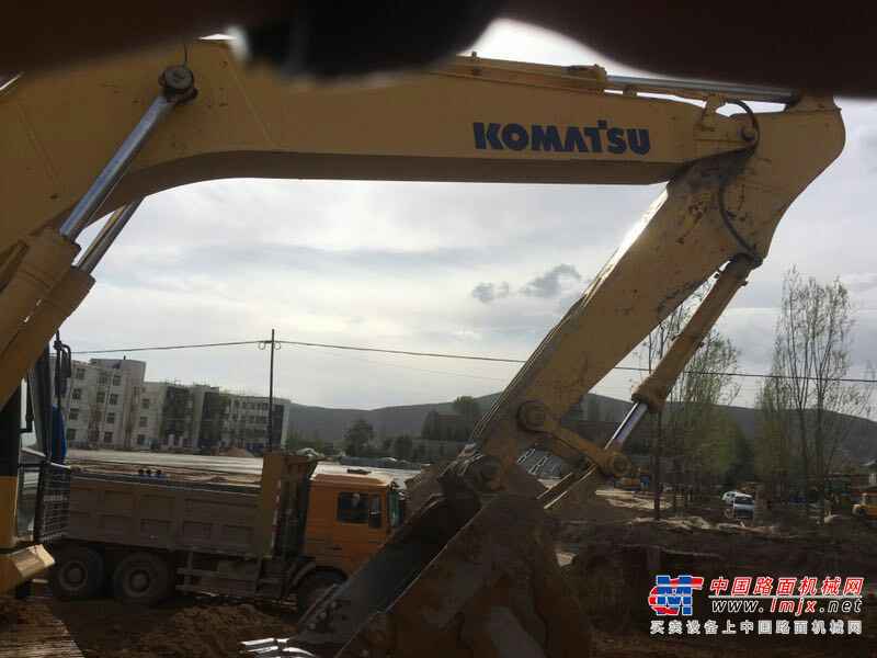 宁夏出售转让二手6000小时2011年小松PC240挖掘机