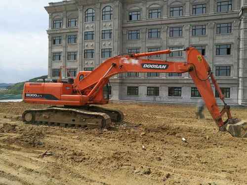 黑龙江出售转让二手8000小时2010年斗山DH225LC挖掘机
