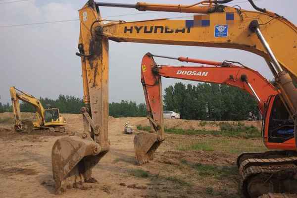 山东出售转让二手9600小时2008年现代R215挖掘机