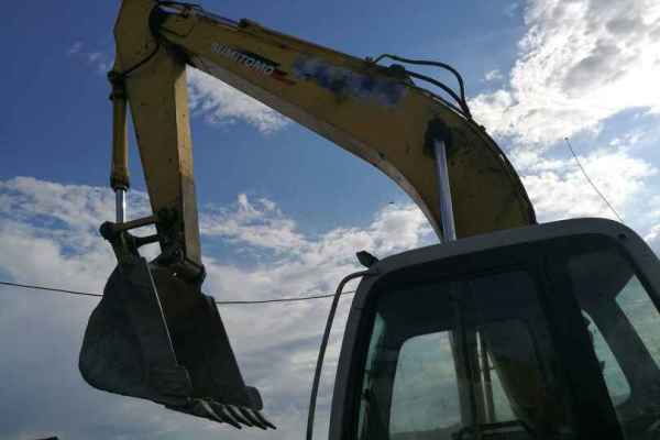 黑龙江出售转让二手12000小时2004年住友SH240挖掘机