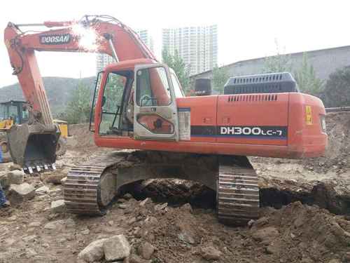 陕西出售转让二手4000小时2013年斗山DH300LC挖掘机