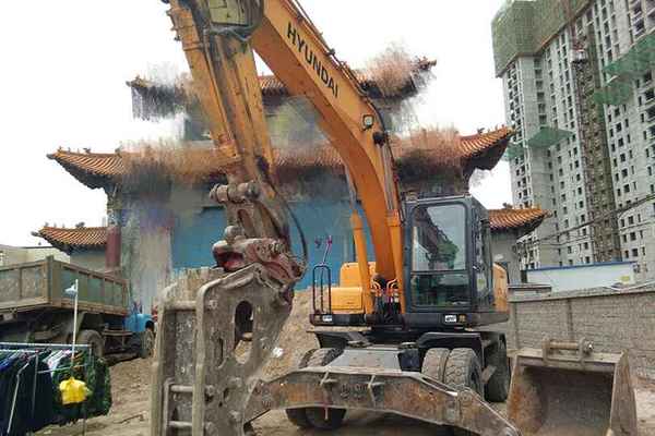 山西出售转让二手9000小时2009年现代轮挖R210W挖掘机