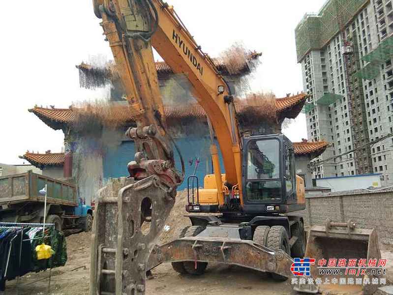 山西出售转让二手9000小时2009年现代轮挖R210W挖掘机