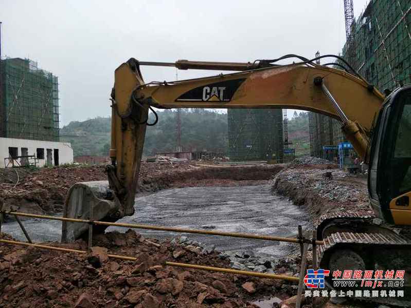 湖南出售转让二手10000小时2009年卡特彼勒320C挖掘机