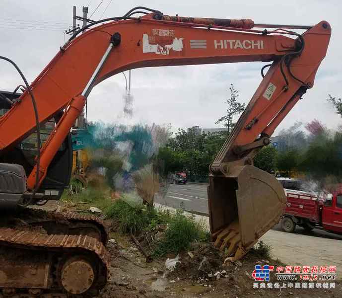 贵州出售转让二手8800小时2009年日立ZX240挖掘机