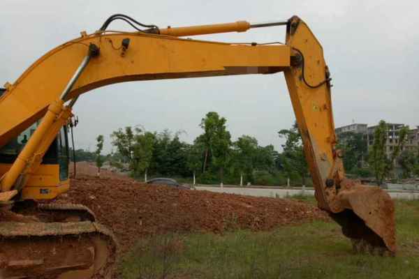 江西出售转让二手7000小时2010年龙工LG6215挖掘机