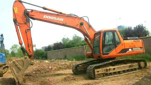 山东出售转让二手12000小时2009年斗山DH225LC挖掘机