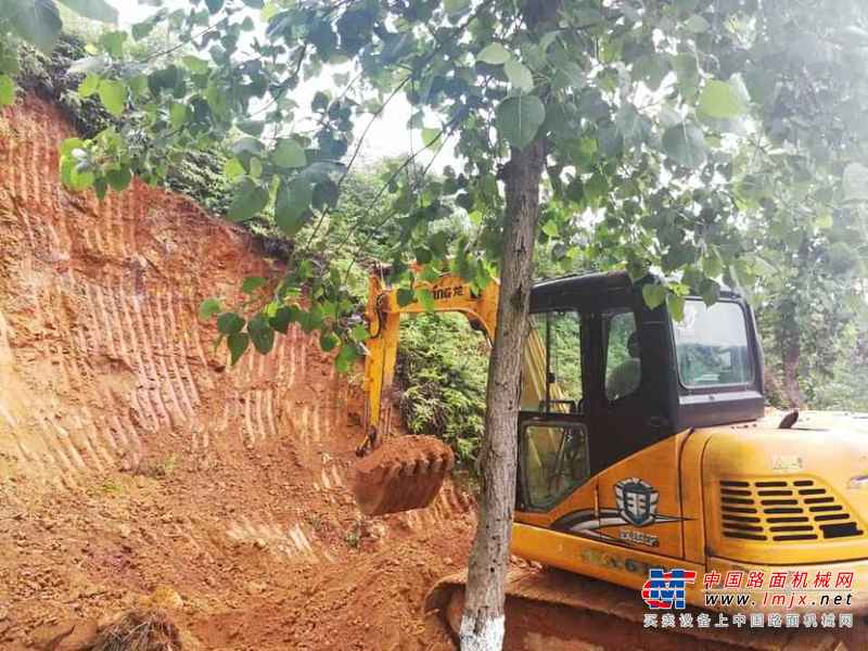 江西出售转让二手4000小时2013年龙工LG6085挖掘机