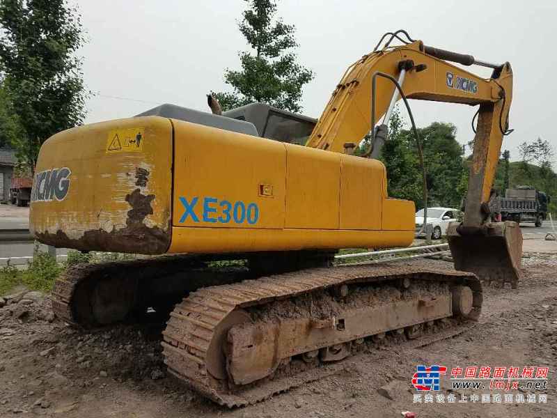 四川出售转让二手8000小时2012年徐工XE260C挖掘机