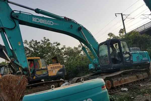 四川出售转让二手6000小时2012年神钢SK260LC挖掘机