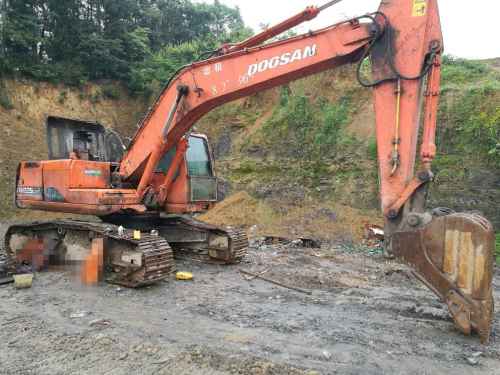 湖北出售转让二手8000小时2010年斗山DH225LC挖掘机