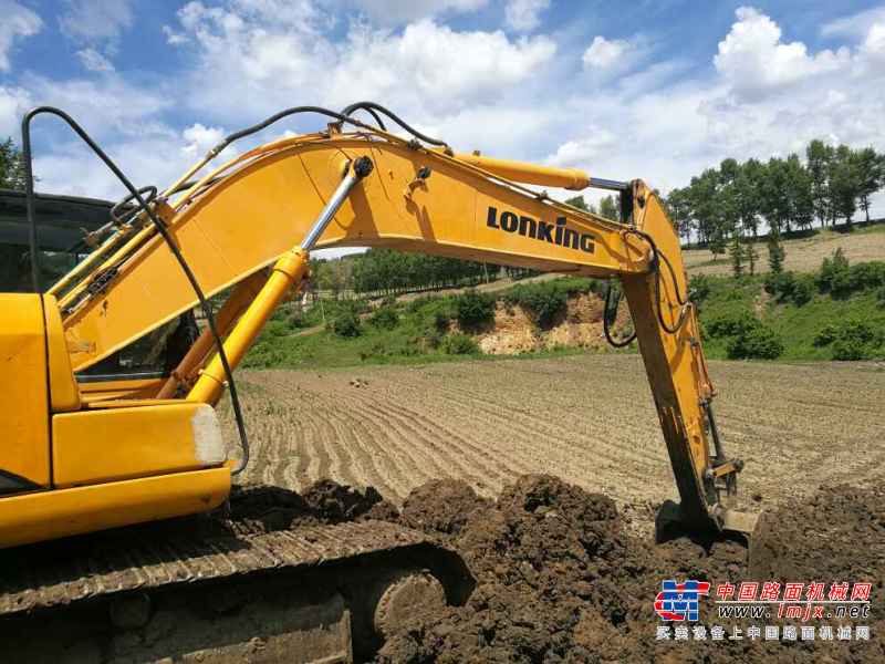 黑龙江出售转让二手7000小时2011年龙工LG6225挖掘机