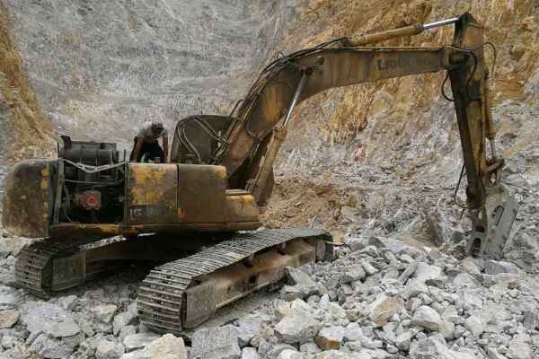 云南出售转让二手14550小时2009年柳工205C挖掘机