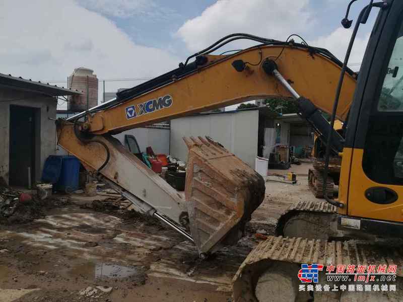江苏出售转让二手4300小时2015年徐工XE150D挖掘机
