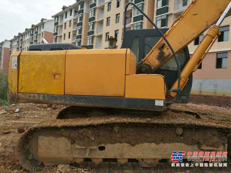 江西出售转让二手8000小时2011年现代R215挖掘机