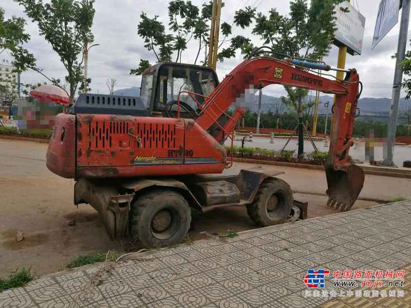 云南出售转让二手9000小时2009年恒特重工轮挖HTL60挖掘机