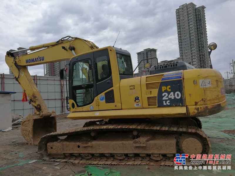 陕西出售转让二手8000小时2010年小松PC240LC挖掘机
