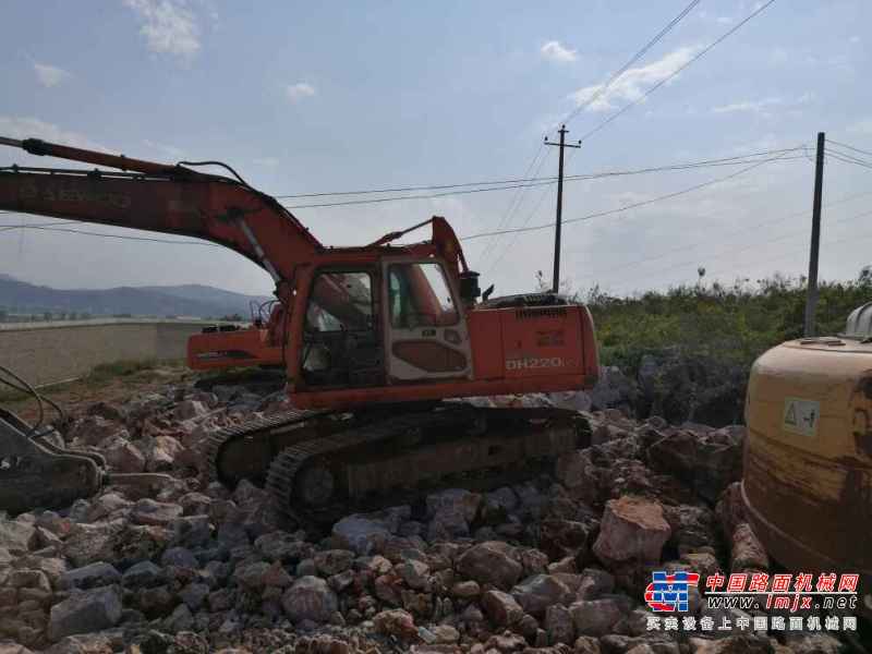 云南出售转让二手12886小时2005年斗山DH220LC挖掘机