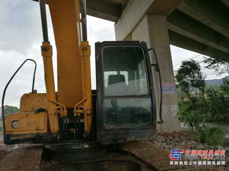 江西出售转让二手7000小时2011年现代R215挖掘机