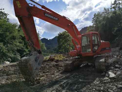 湖北出售转让二手6400小时2010年斗山DH220LC挖掘机