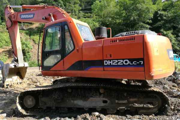 湖北出售转让二手6400小时2010年斗山DH220LC挖掘机