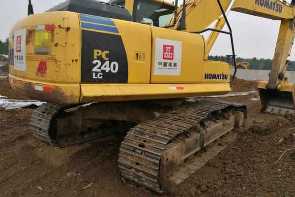 山东出售转让二手2753小时2014年小松PC200LC挖掘机