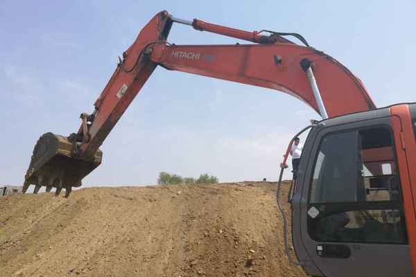 吉林出售转让二手15000小时2006年日立ZAXIS230挖掘机