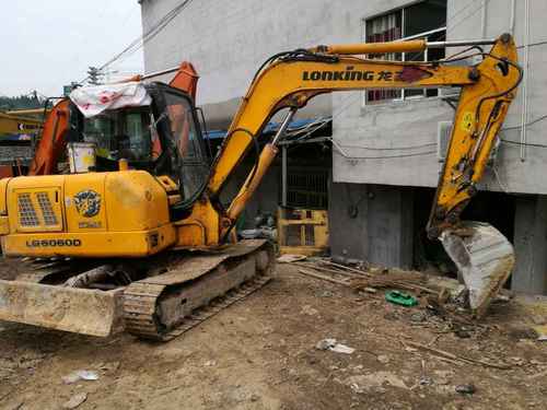 湖北出售转让二手8000小时2010年龙工LG6060D挖掘机