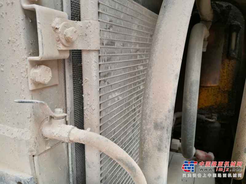 湖北出售转让二手8000小时2010年龙工LG6060D挖掘机