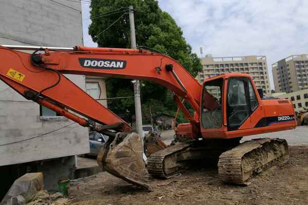湖北出售转让二手11000小时2008年斗山DH220LC挖掘机