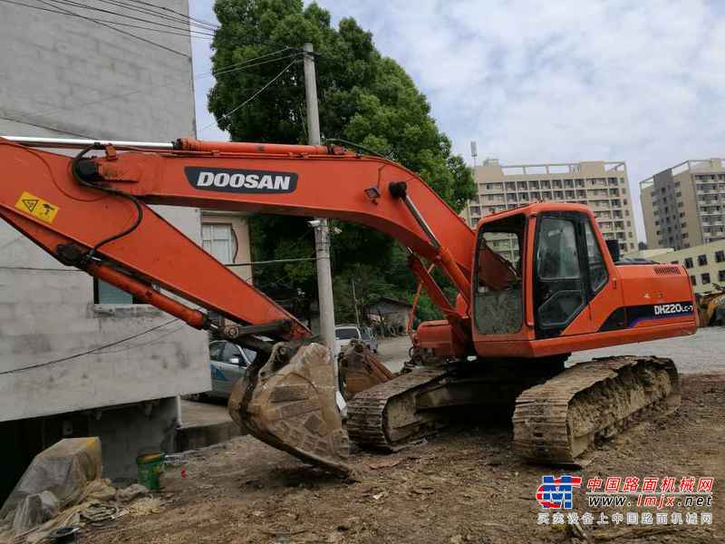 湖北出售转让二手11000小时2008年斗山DH220LC挖掘机