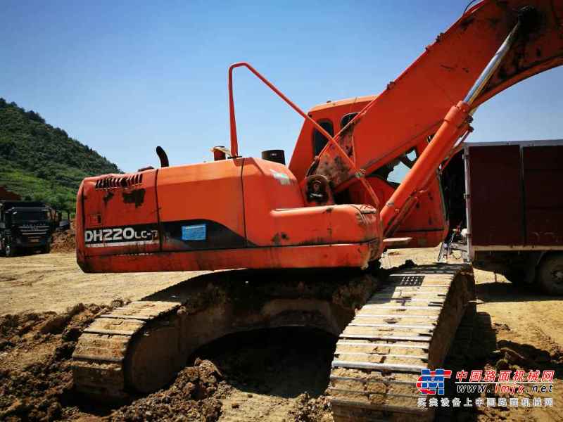 贵州出售转让二手10504小时2010年斗山DH220挖掘机