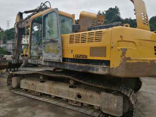 湖北出售转让二手10136小时2013年临工LG6250E挖掘机