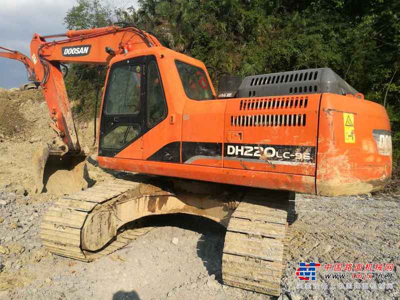 湖北出售转让二手6000小时2012年斗山DH220LC挖掘机