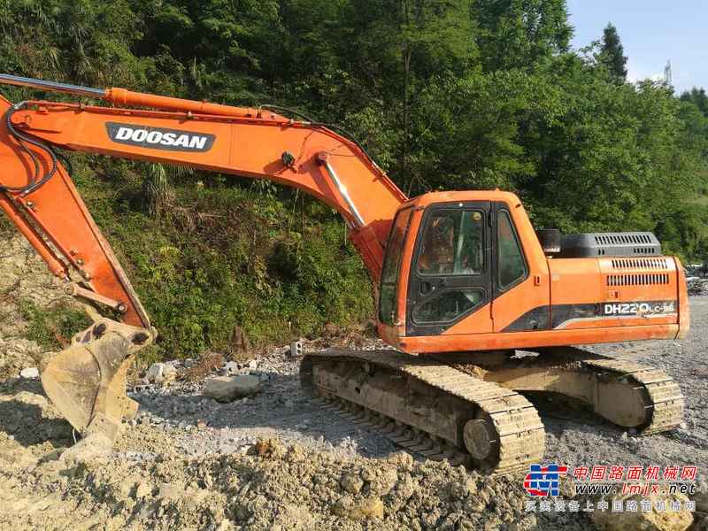 湖北出售转让二手6000小时2012年斗山DH220LC挖掘机