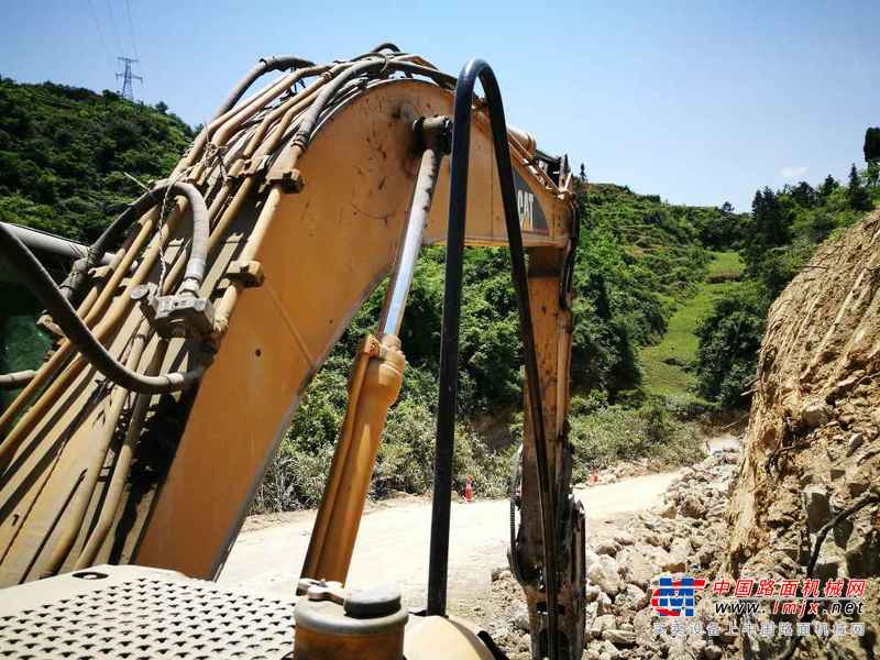 贵州出售转让二手13695小时2005年卡特彼勒320C挖掘机