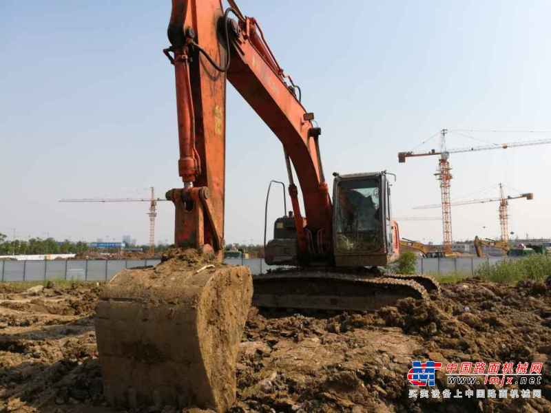 江苏出售转让二手10000小时2009年日立ZX200挖掘机