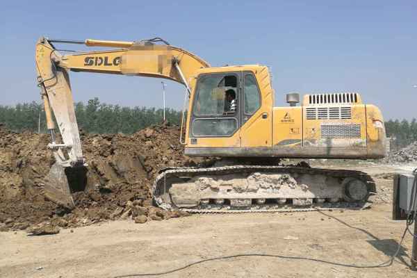 江苏出售转让二手8000小时2012年临工LG6210挖掘机