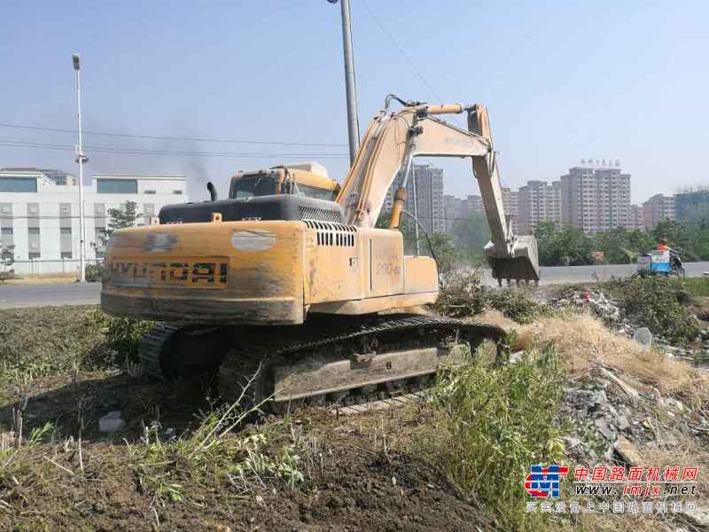 江苏出售转让二手24000小时2003年现代R200挖掘机