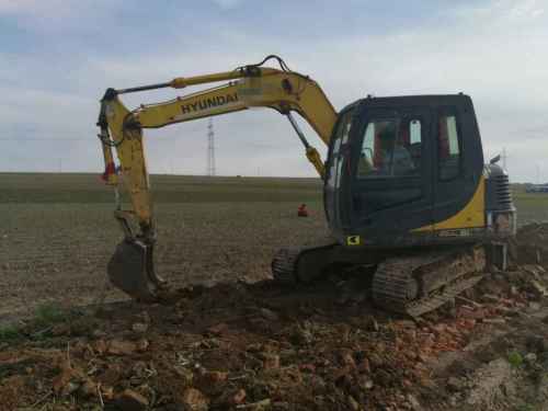 吉林出售转让二手7000小时2010年现代R80挖掘机